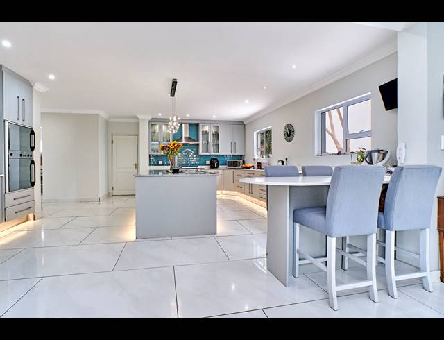6 BEDROOM HOUSE FOR SALE IN BLUE HILLS COUNTRY ESTATE